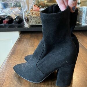 NWOT Steve Madden Taught sock like booties, black, Size 6